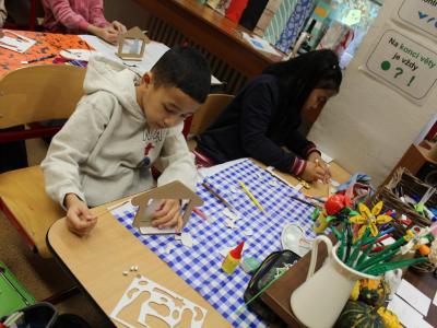 Vyrábění na vánoční tržnici