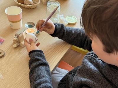 Malování kraslic voskem