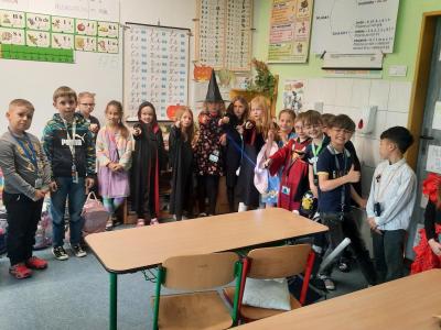 Párty v Bradavicích s Harrym Potterem.