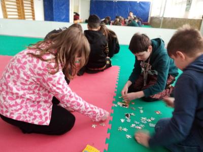 Spolupráce kluci a holky - puzzle